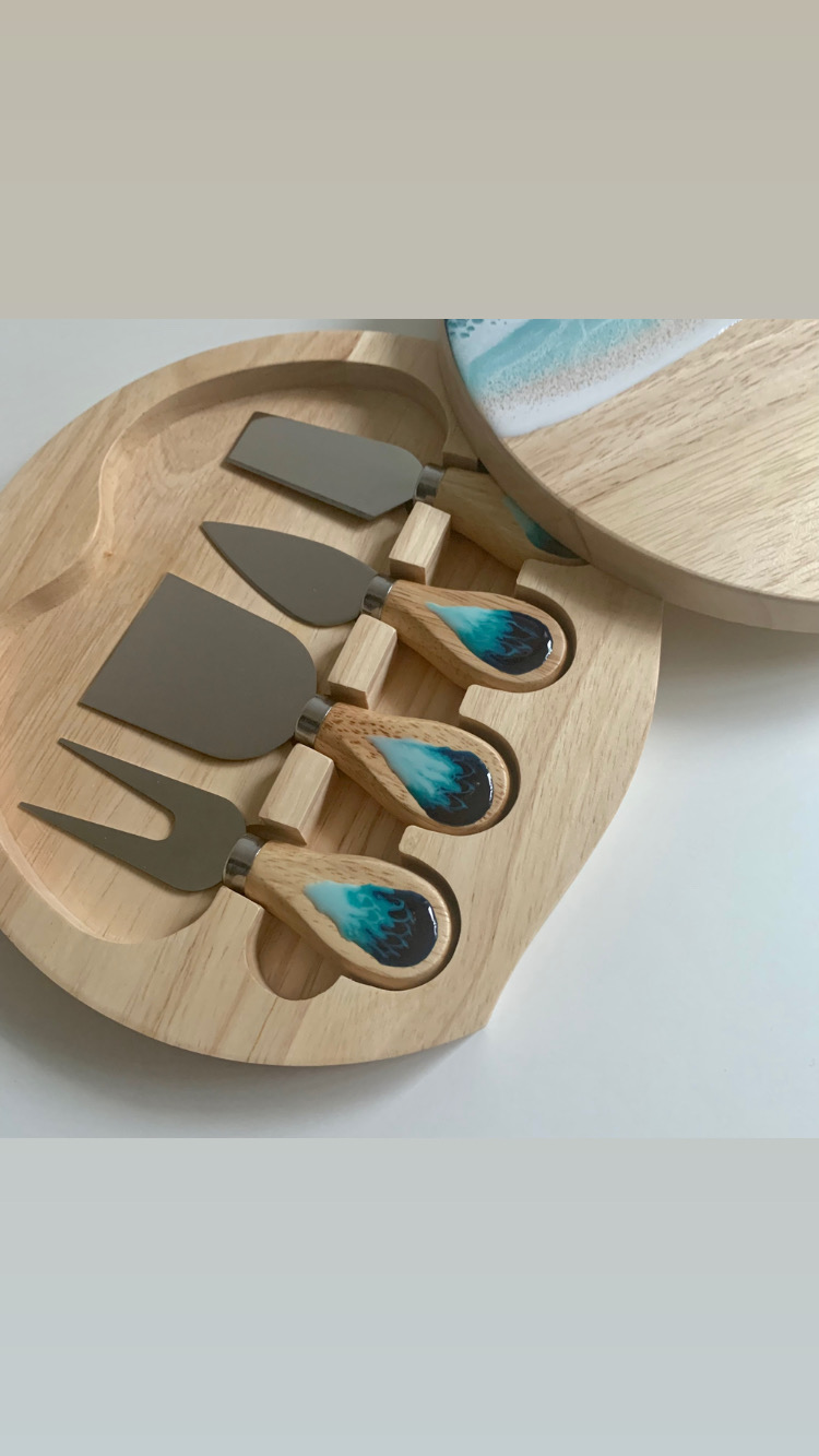 Round Cheese Board and Knife Set